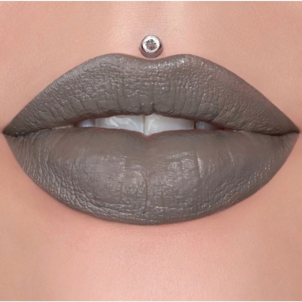 JEFFREE STAR COSMETICS - VELVET TRAP LIPSTICK "GRAVE DIGGER"